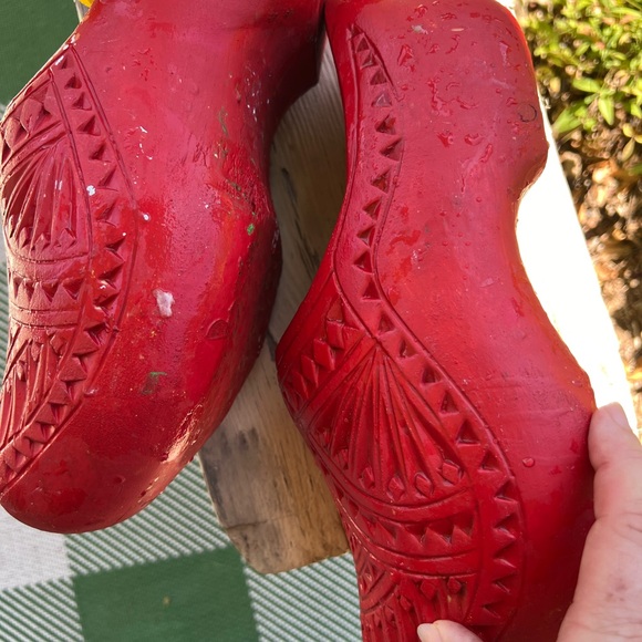 Red Dutch wooden shoe Very large,mostly decorative unless you have a large foot - Picture 9 of 14